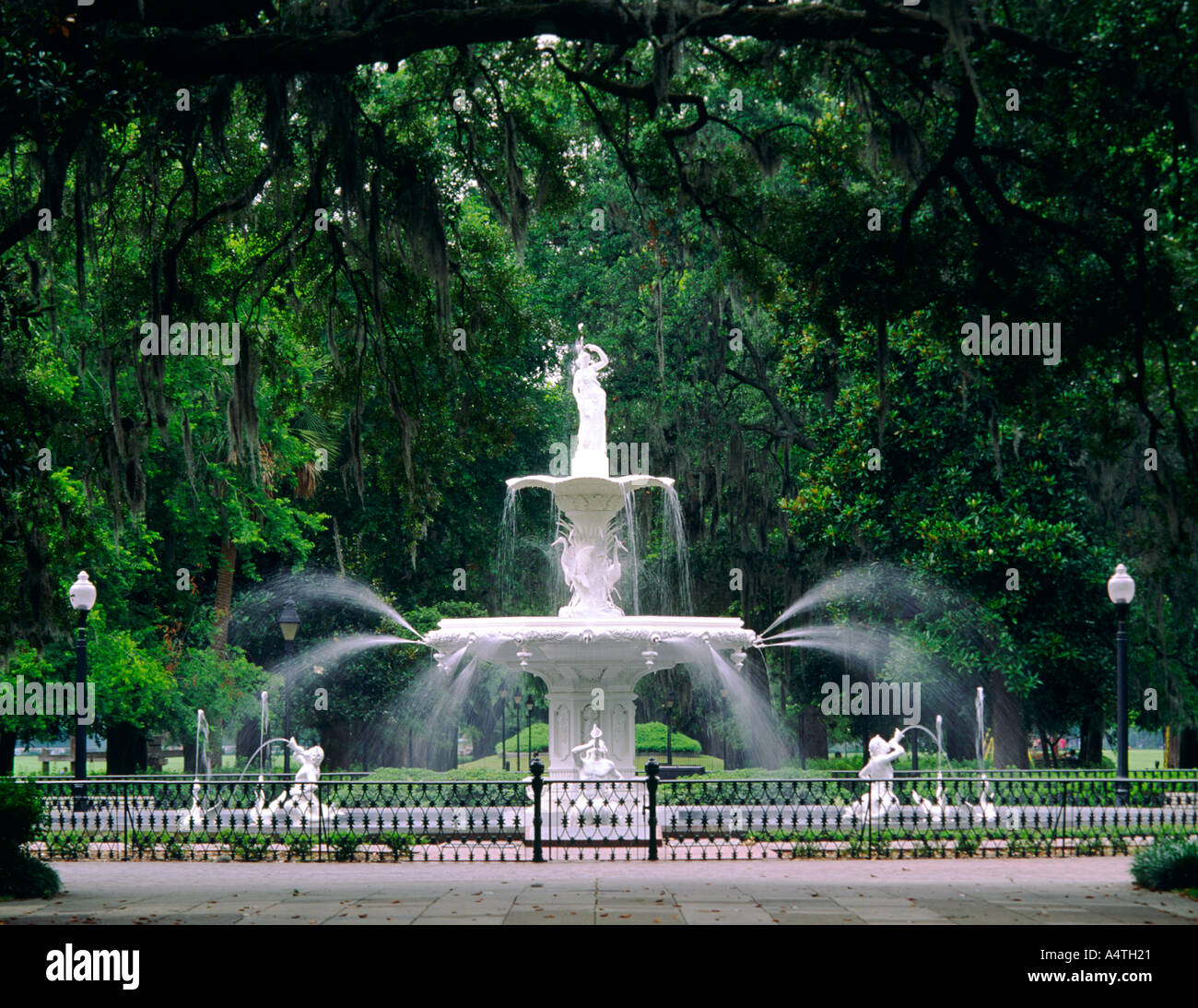 Brunnen im Zentrum von Forsyth Park in Savannah, Georgia, USA Stockfoto