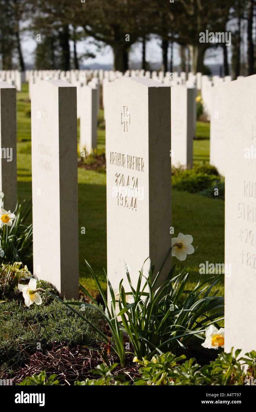 Deutsche Grabsteine Ryes Krieg Militärfriedhof, Normandie, Frankreich Stockfoto