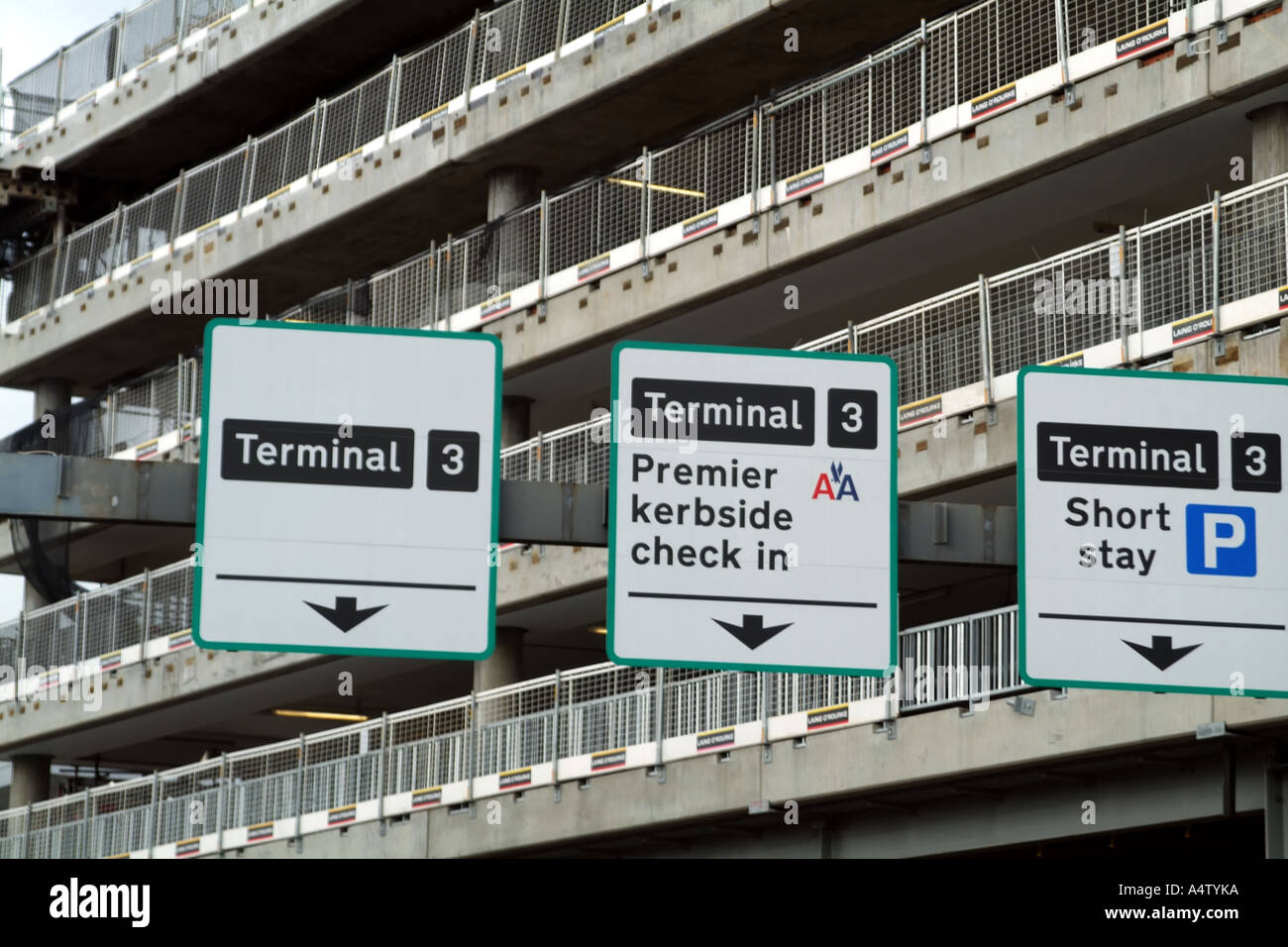 Terminal 3-Parkplatz am Flughafen London Heathrow südlichen England Vereinigtes Königreich UK Stockfoto