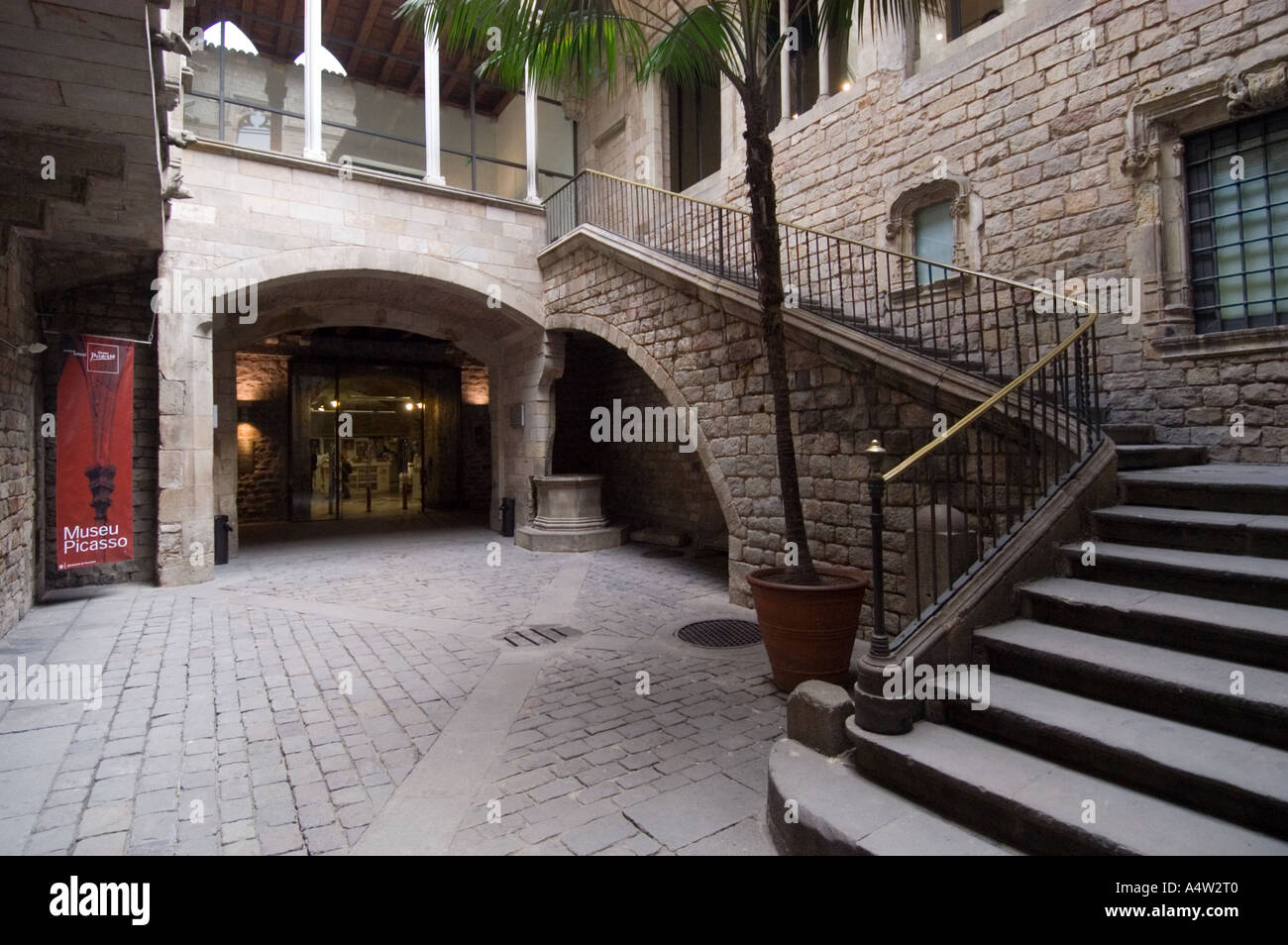 Eingang zum Museu Picasso im Barri Gotic, Barcelona-Spanien Stockfoto