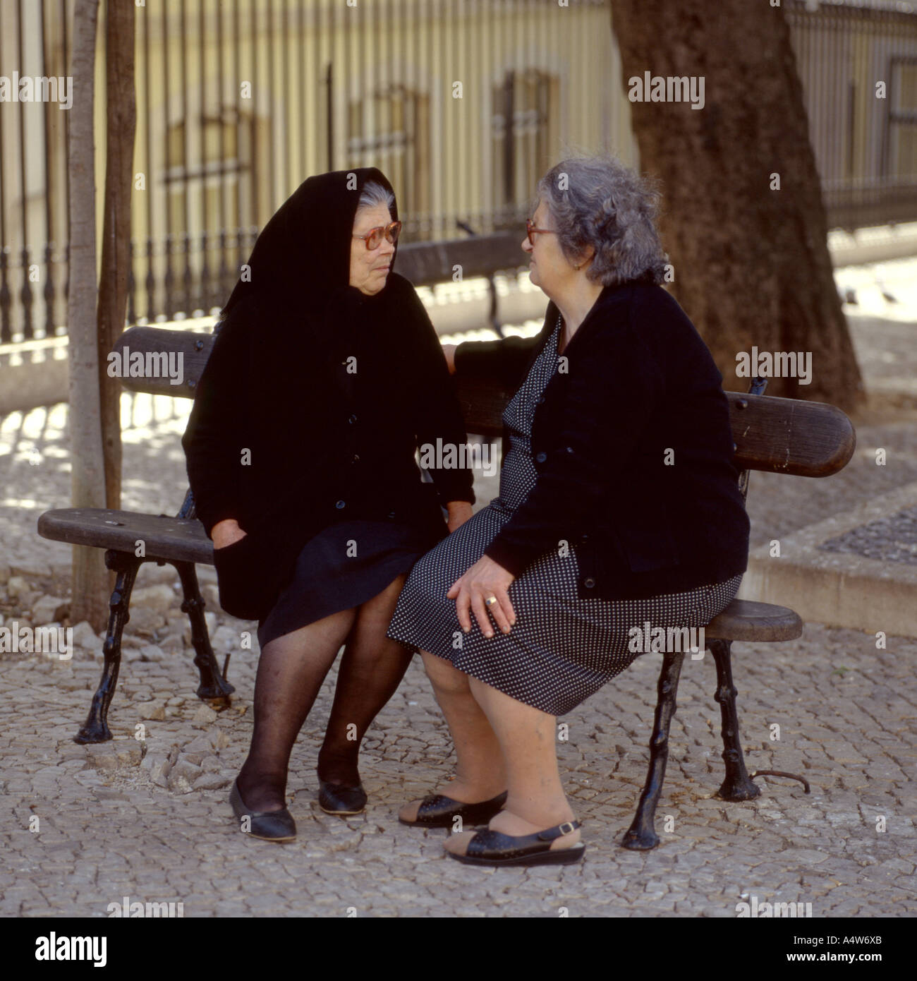 Zwei Damen Lissabon Portugal Stockfoto