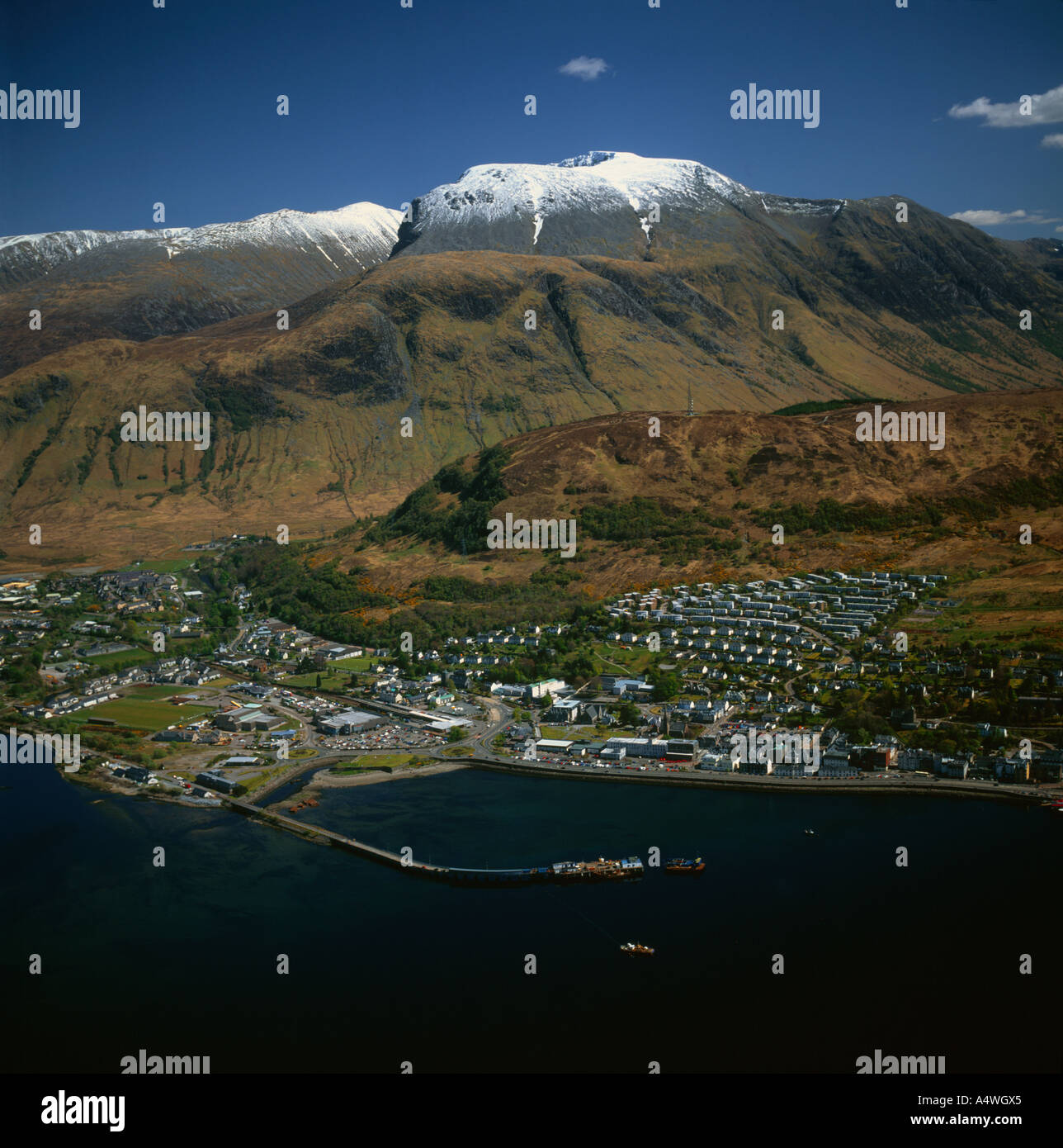Fort William unter Schnee begrenzt Ben Nevis Schottland Luftbild Stockfoto