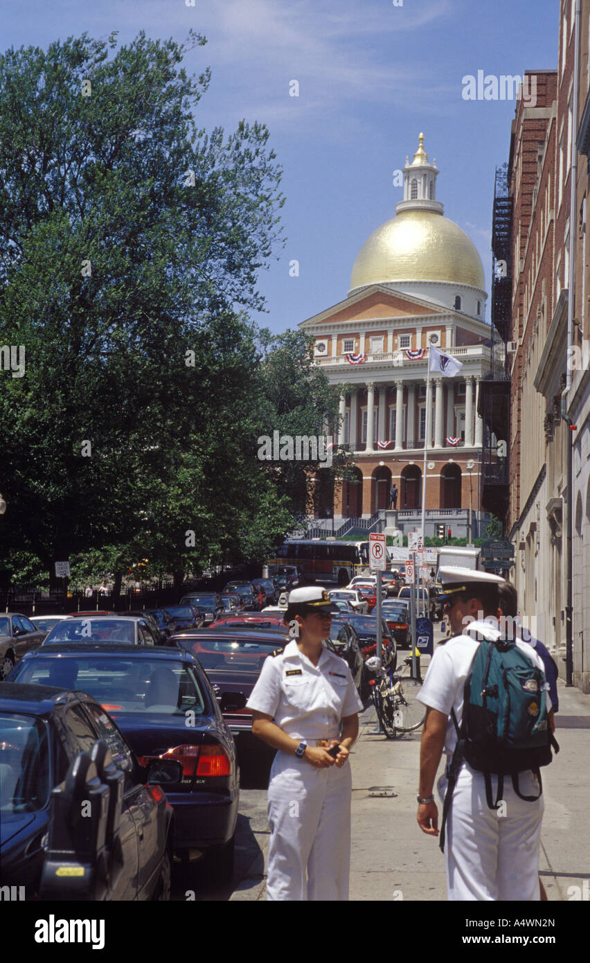 Zwei besuchende Matrosen unterhalten auf Park Street in Boston, Massachusetts Stockfoto