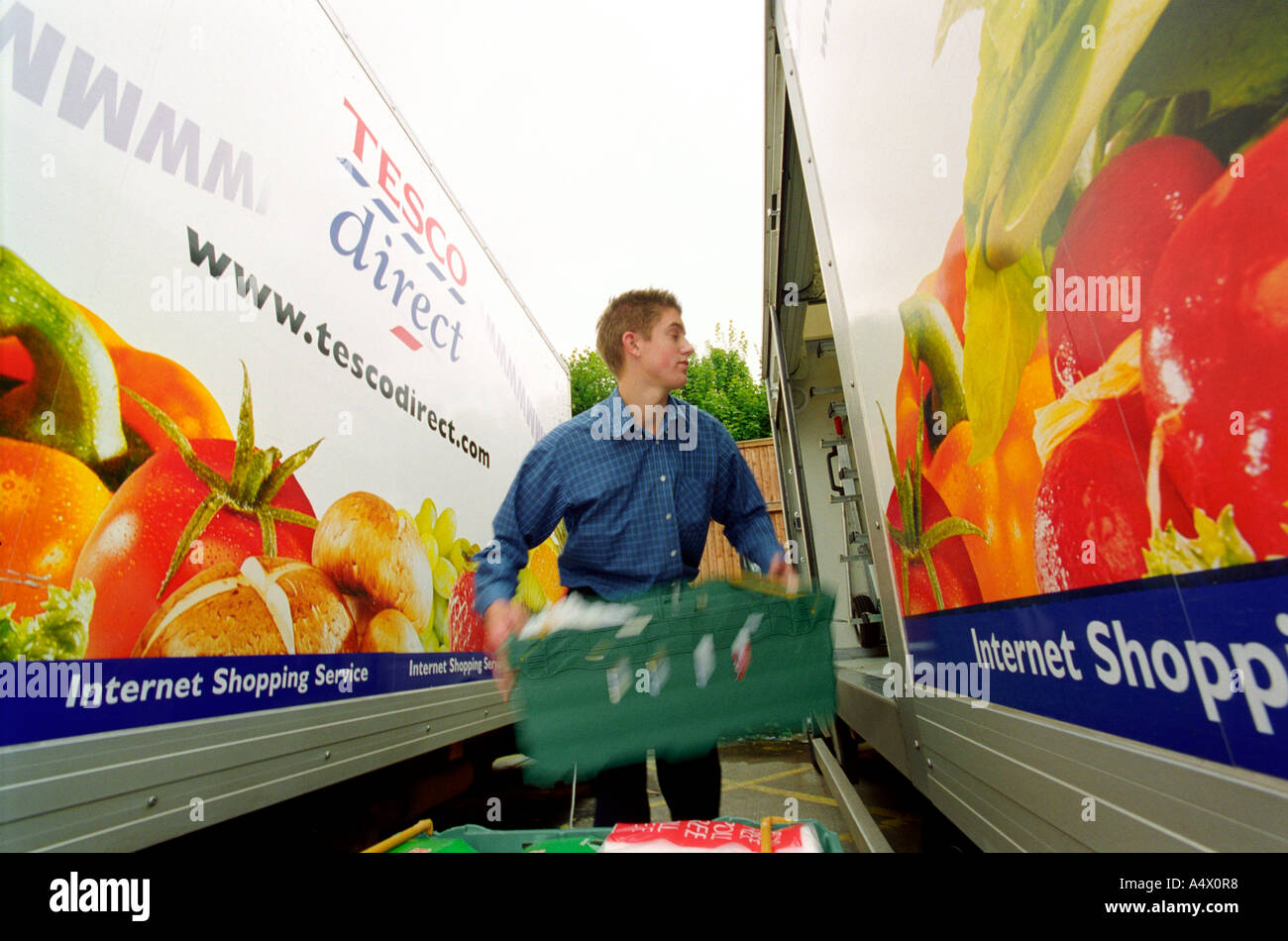 Personal Laden Lieferwagen für eine britische Supermarktkette Internet Einkaufsmöglichkeit Stockfoto