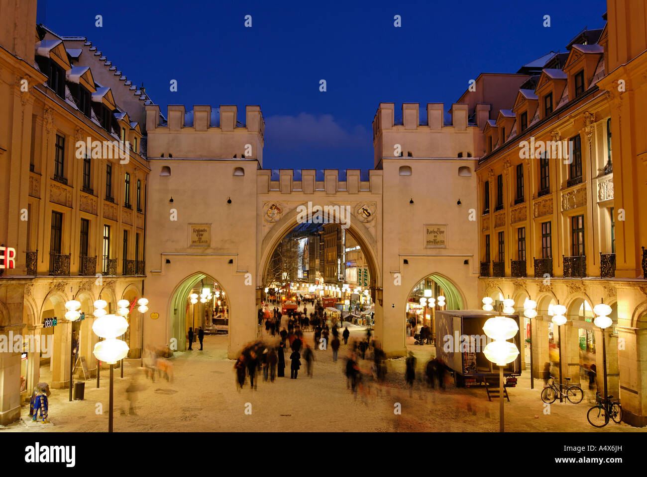 Karlstor am Stachus Karlsplatz München Oberbayern Deutschland Stockfoto