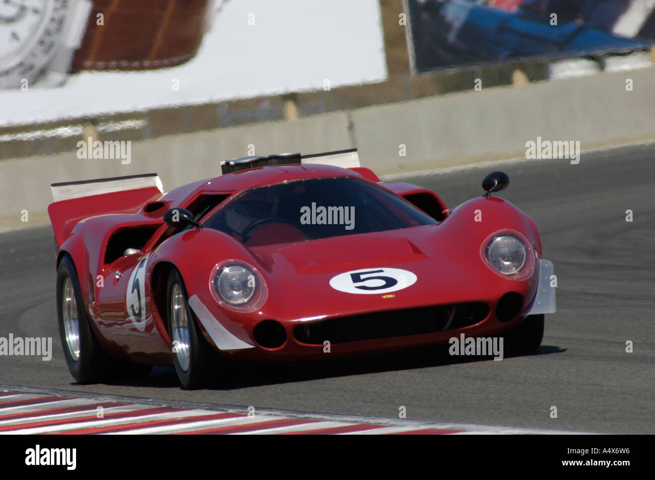Jules Moritz III Rennen seinem 1967 Lola T-70-GT bei den 2005 Monterey Historic Automobil Rennen Stockfoto