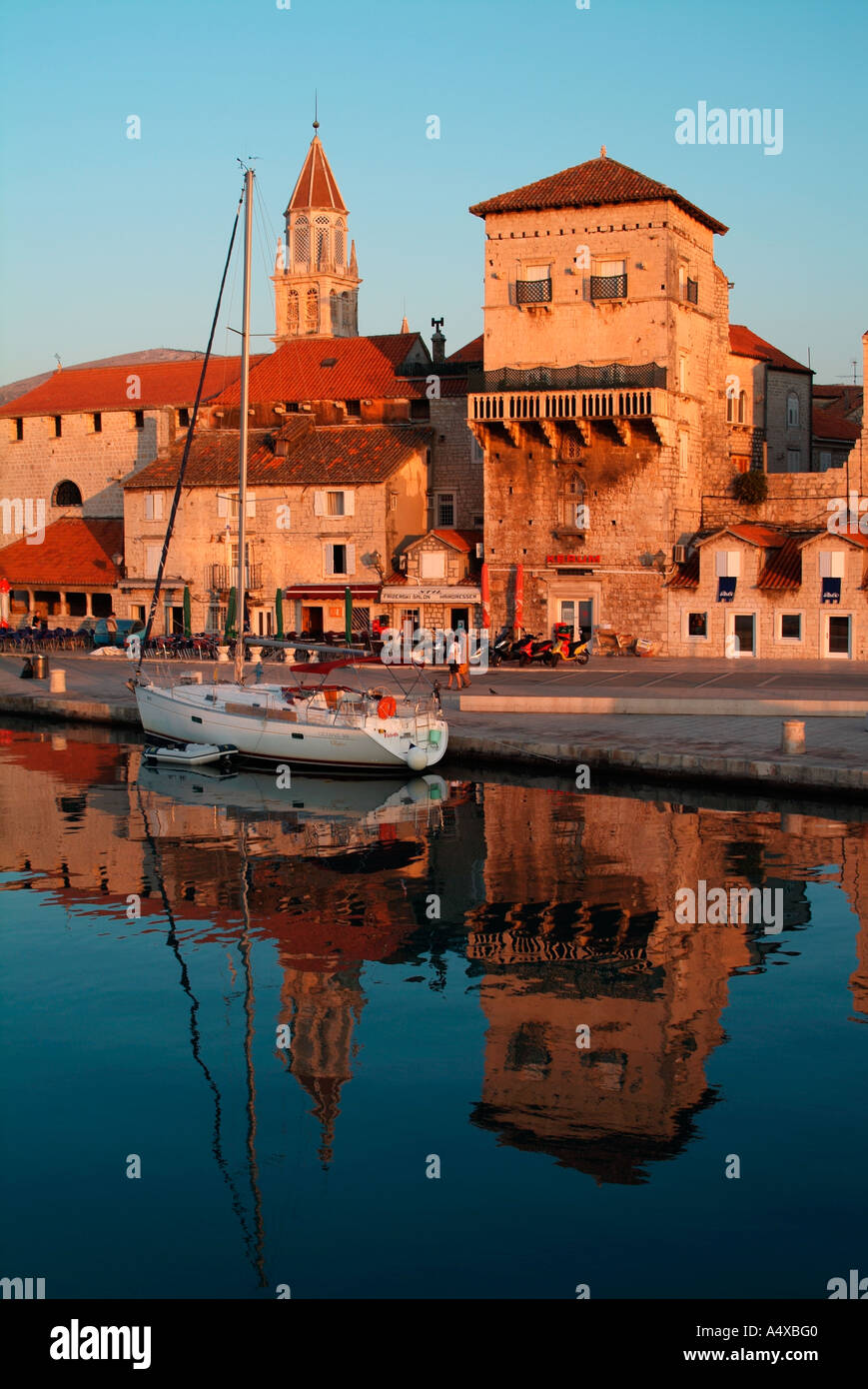 Kirche und Kloster St. Nikolaus in der Altstadt von Trogir an der dalmatinischen Küste von Kroatien Stockfoto