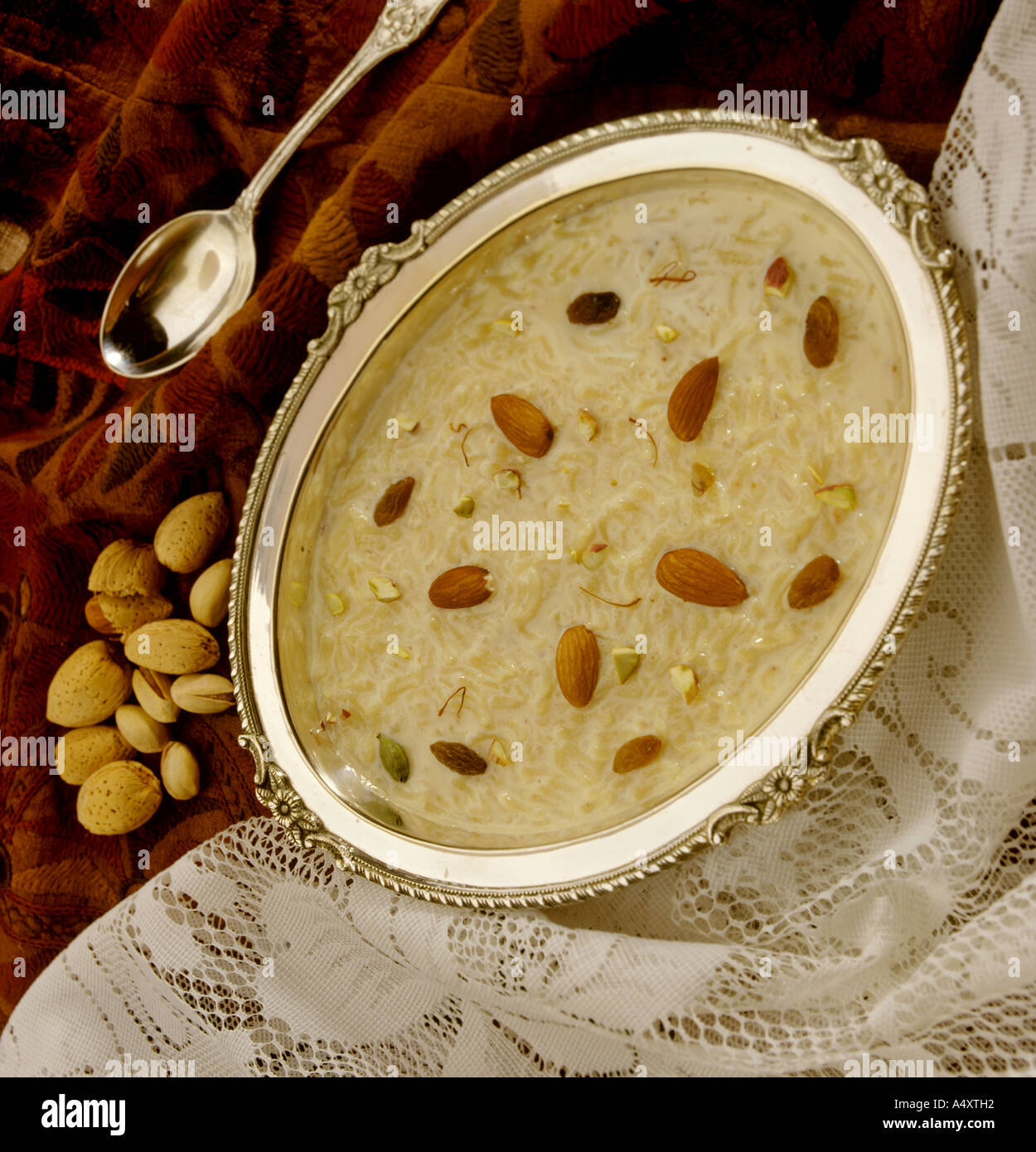 Kheer -Fotos und -Bildmaterial in hoher Auflösung – Alamy Kheer -Fotos und -Bildmaterial in hoher Auflösung – Alamy