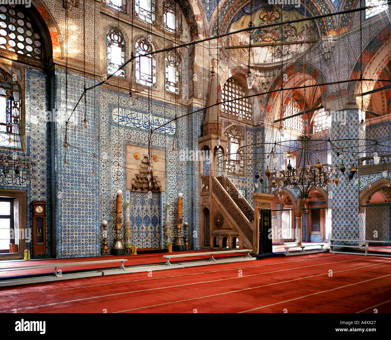 TY - ISTANBUL: Innere Rustem Pasa Moschee Stockfoto