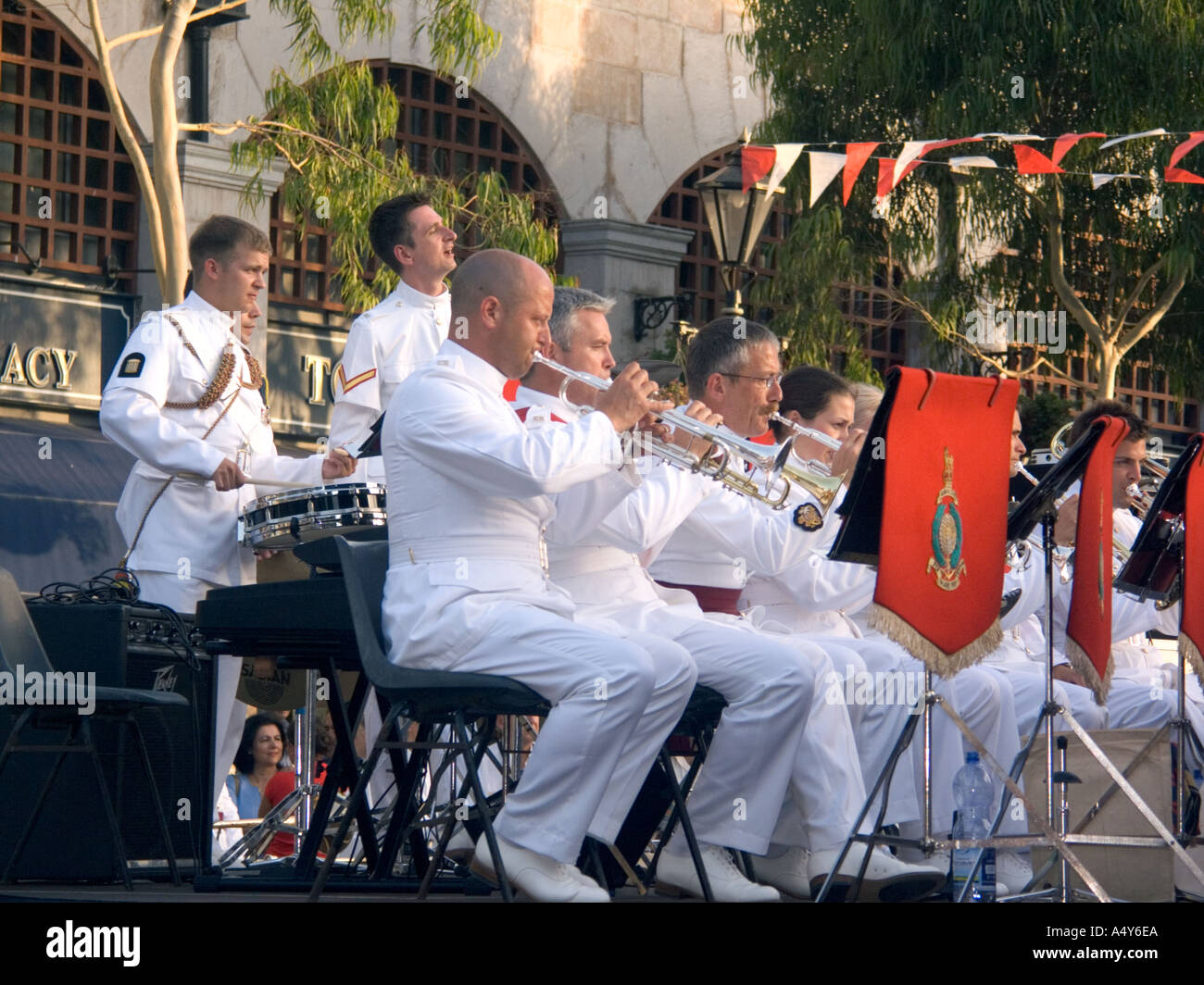 Royal Marines Band spielen in Gibraltar, um 300 Jahre der britischen Herrschaft zu feiern, Stockfoto