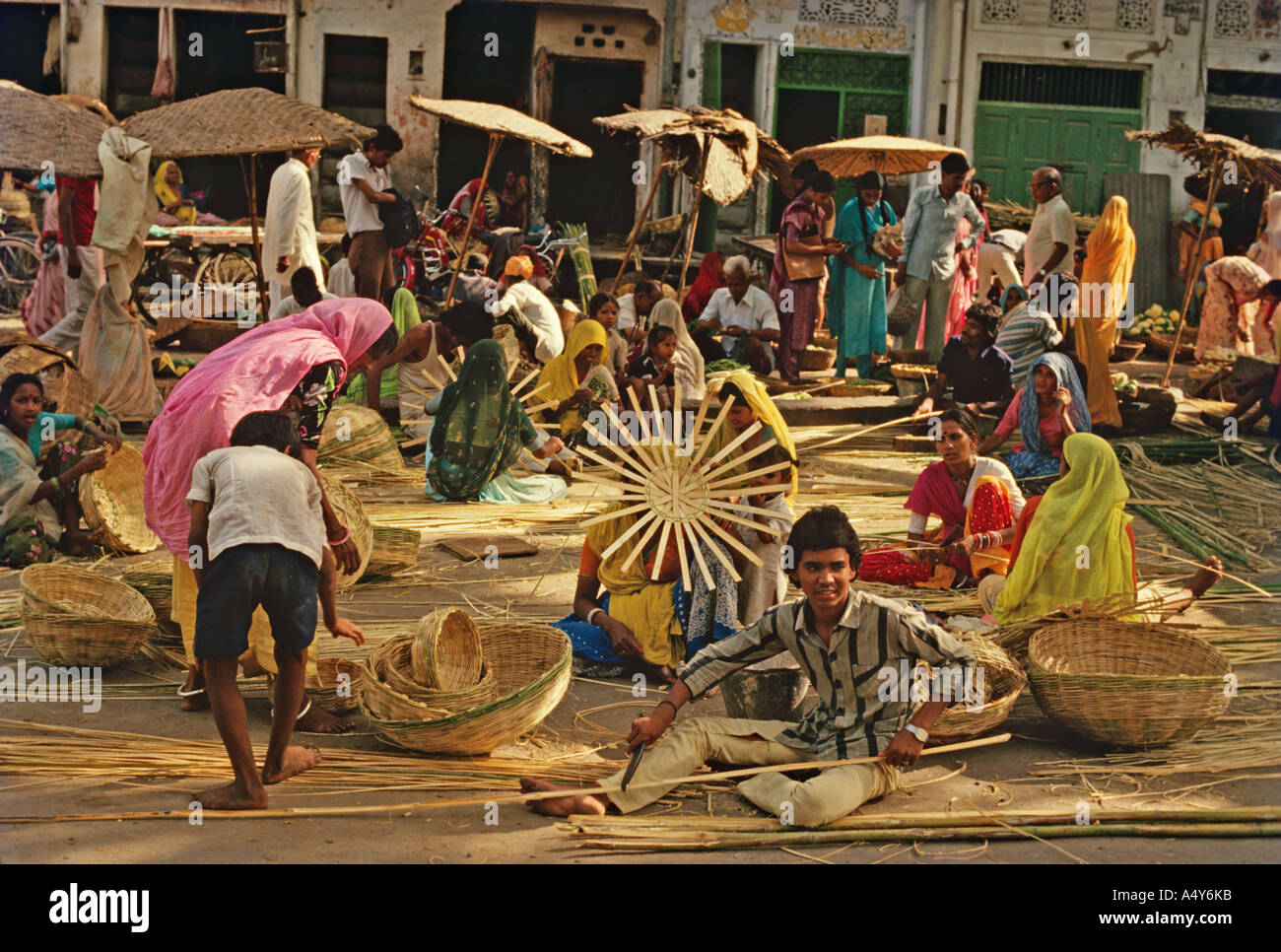 Korb-Hersteller Udaipur Rajasthan Indien Stockfoto
