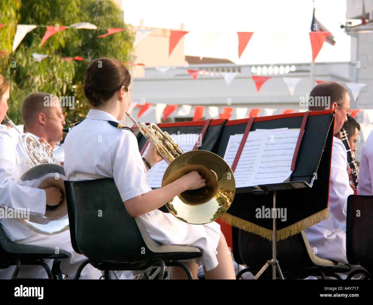 Royal Marines Band spielen in Gibraltar bis 300 Jahren der britischen Herrschaft feiern Trompete Trompeten Trommel Schlagzeuger militärische Marschall Stockfoto