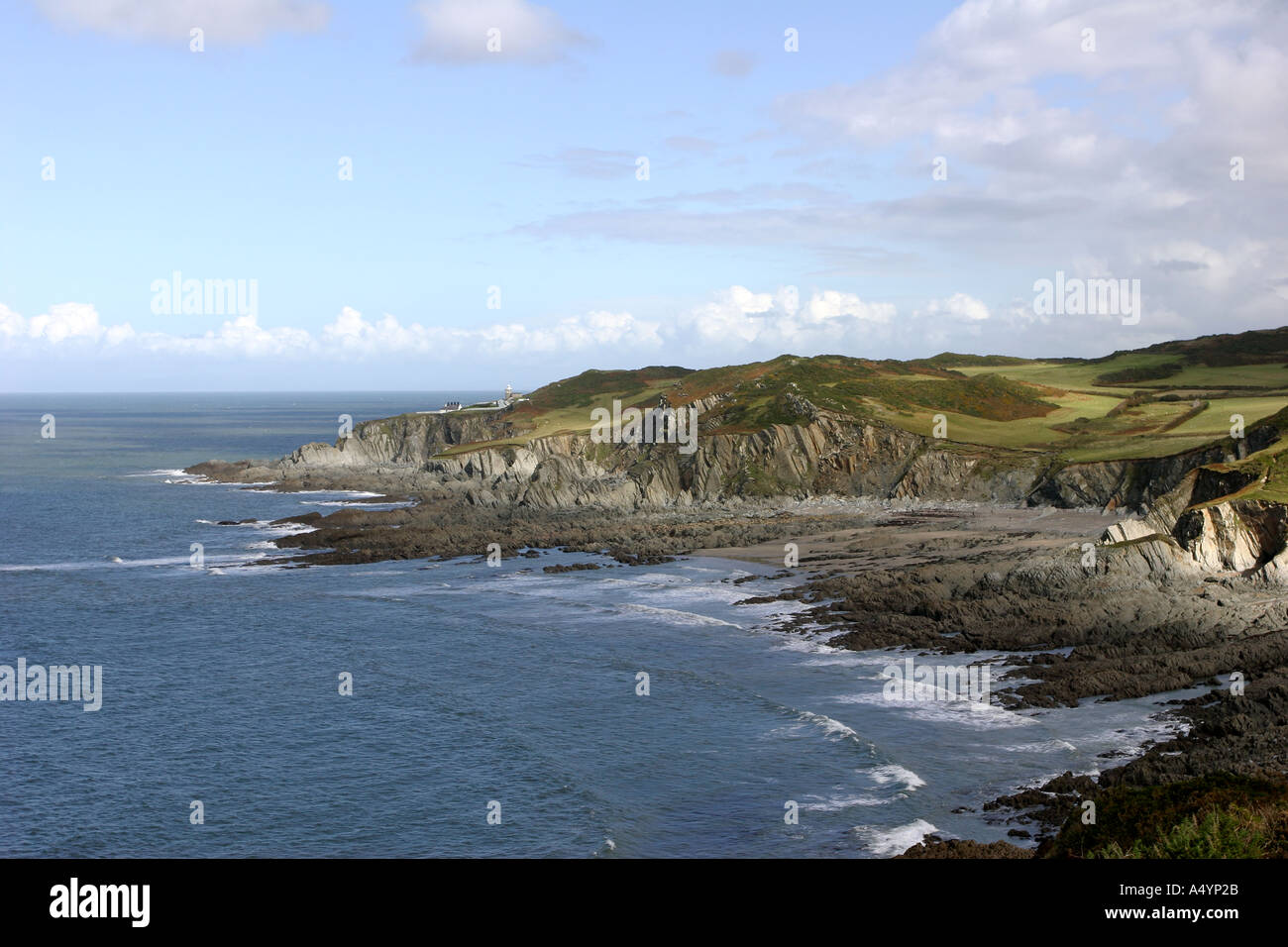 North Devon Küste Rockham Bay in Richtung Bull Point Lighthouse Stockfoto