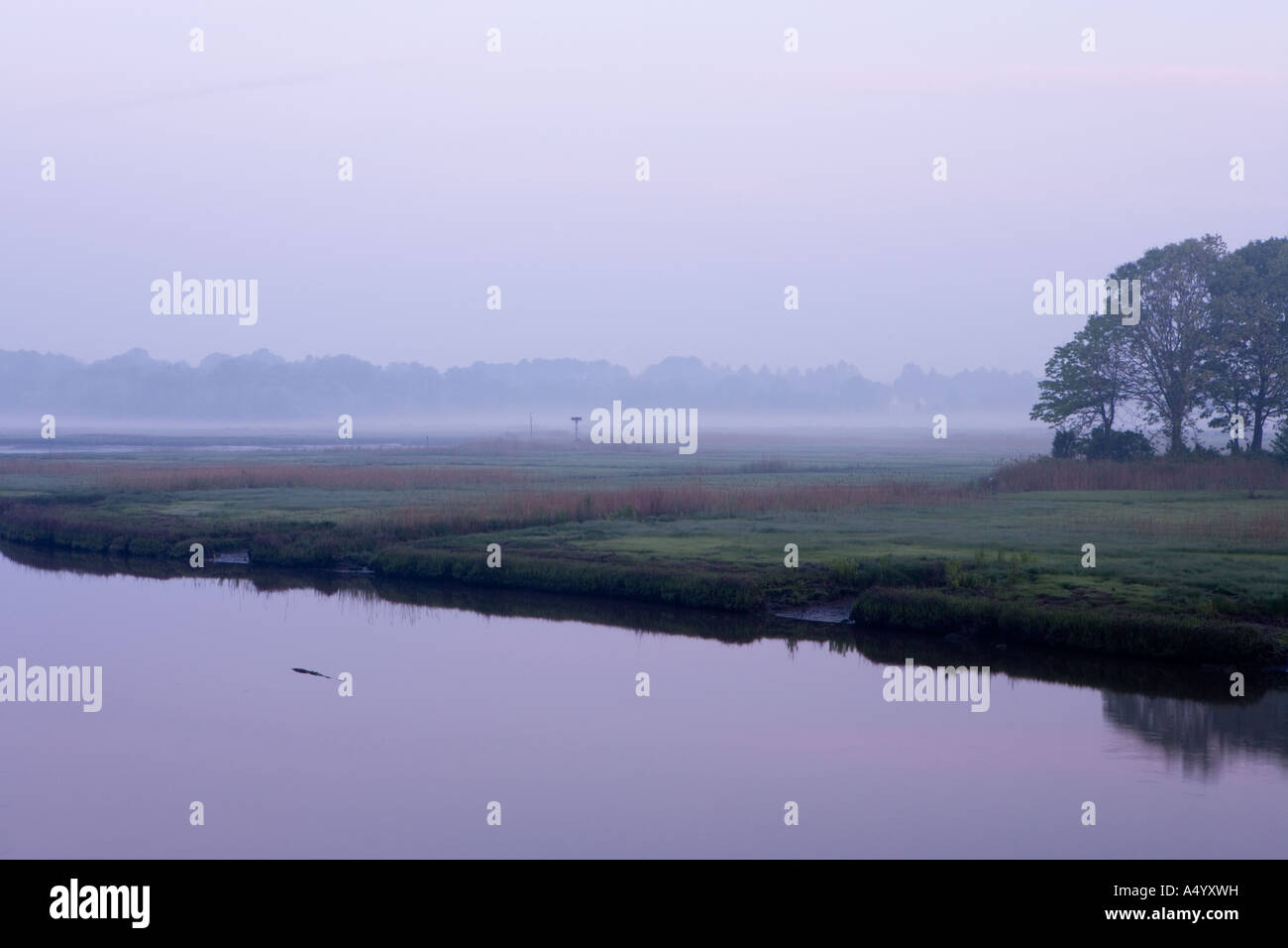 Morgendämmerung am Fluss schwarz Hall in Old Lyme, Connecticut USA Stockfoto