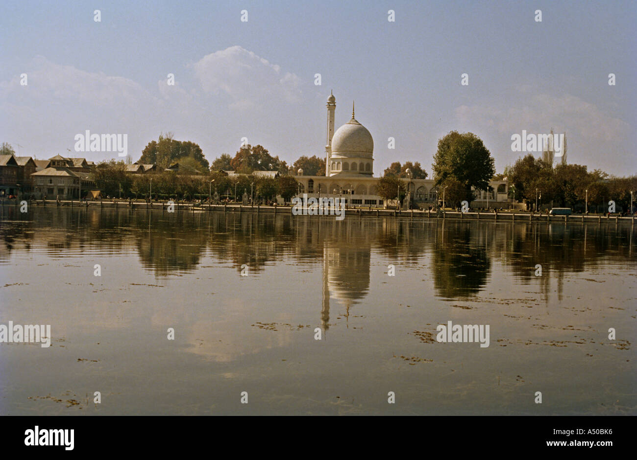 Hazaratbal Moschee in Srinagar in Jammu Stockfoto