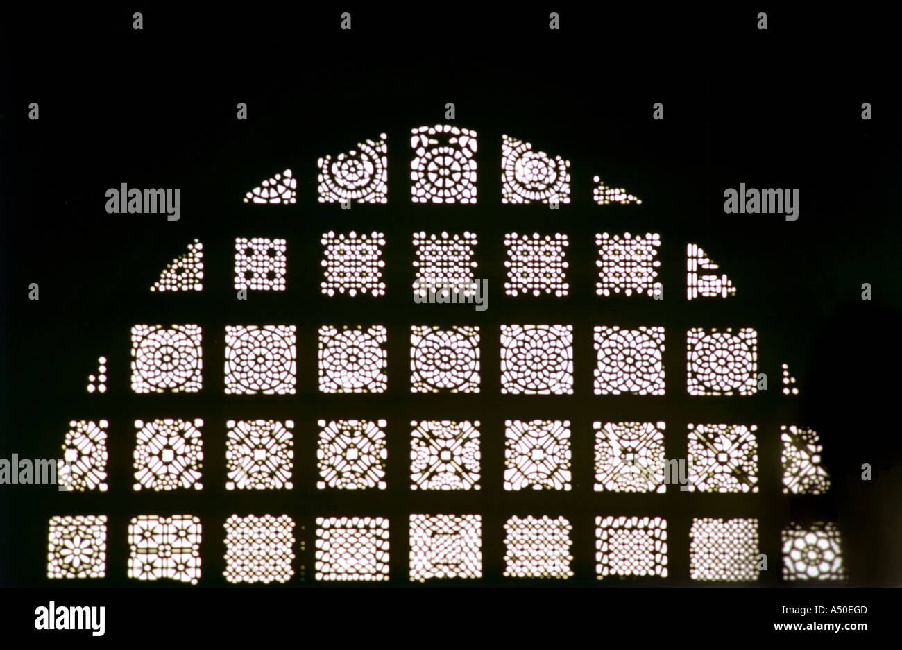 Fenster in Sidi Sayyedi s Moschee in Ahmedabad in Gujarat Indien Stockfoto