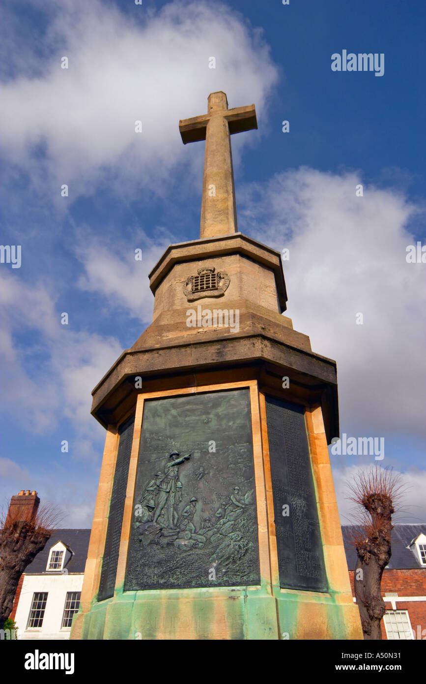 Kriegsdenkmal in der Nähe von Gloucester Cathedral Gloucestershire, England Stockfoto