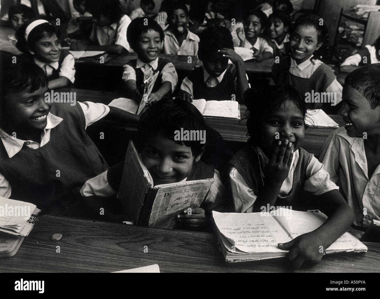 Mädchen im Klassenzimmer bei einer NGO Stockfoto
