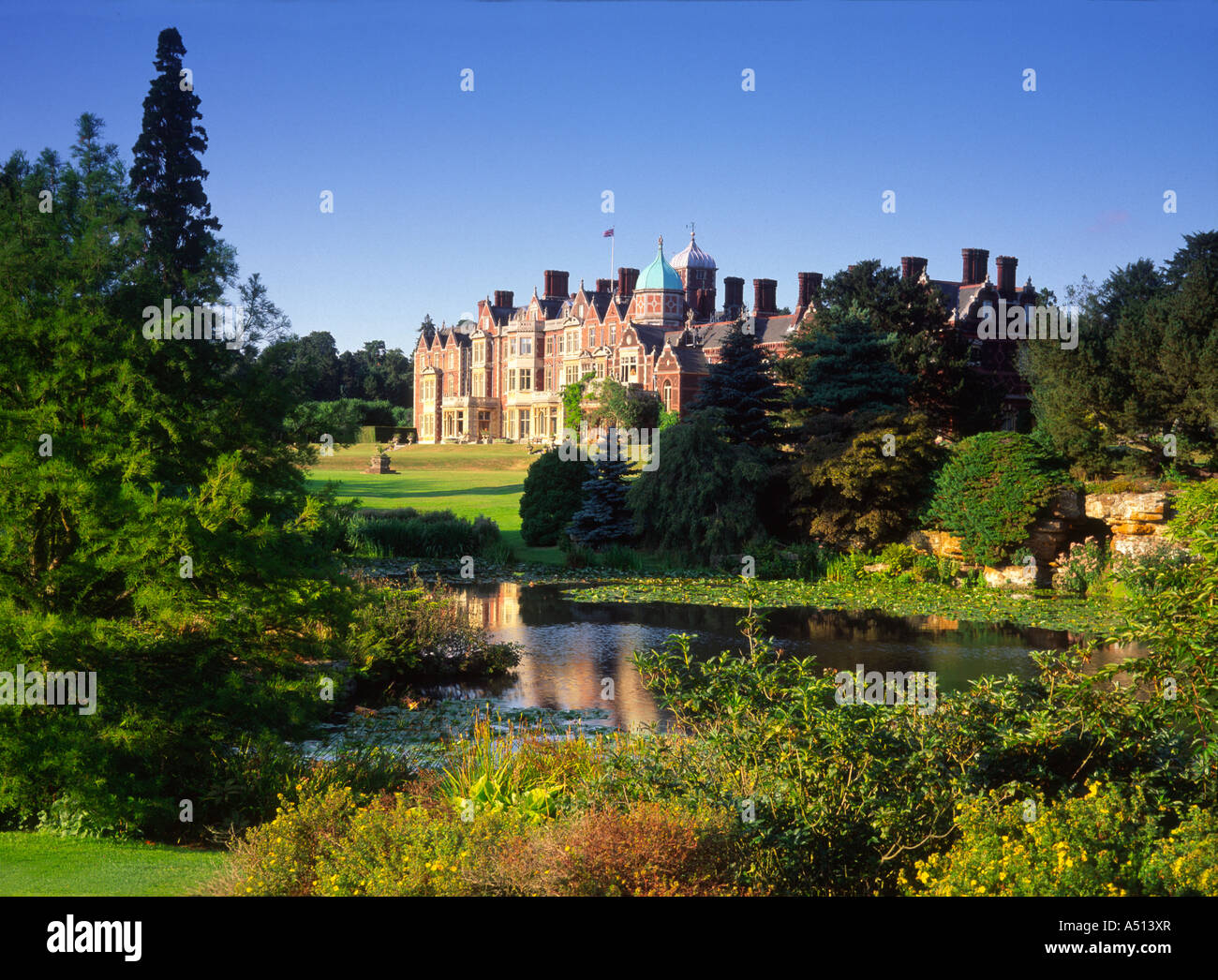 Sandringham House und See in der Nähe von Kings Lynn in Norfolk England UK Stockfoto