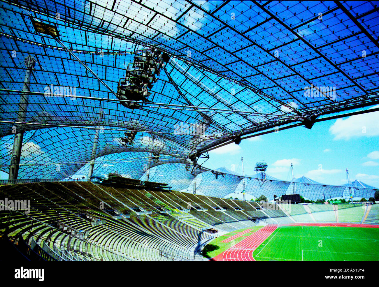 Olympiastadion in München Haus der deutschen Fußball-Meister Bayern München und Ort des Eröffnungsspiel der WM 2006 Stockfoto