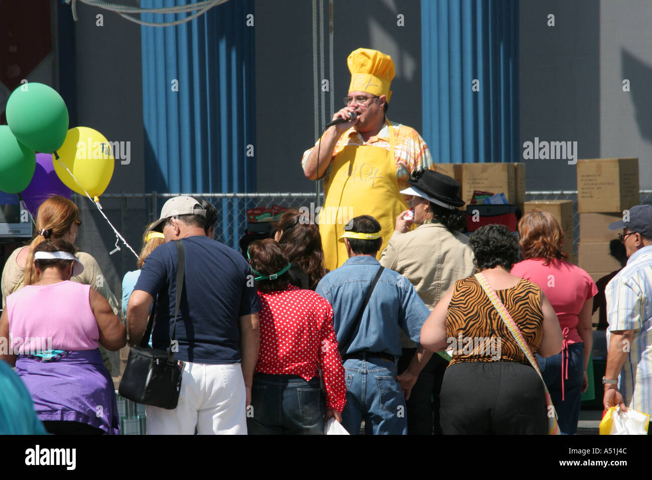 Miami Florida, Little Havana, Calle Ocho Carnaval, Kochvorführung, Koch, Produkt, Produkte, besondere, konkurrierende, Wettbewerb, Verbraucher, Besucher reisen tr Stockfoto