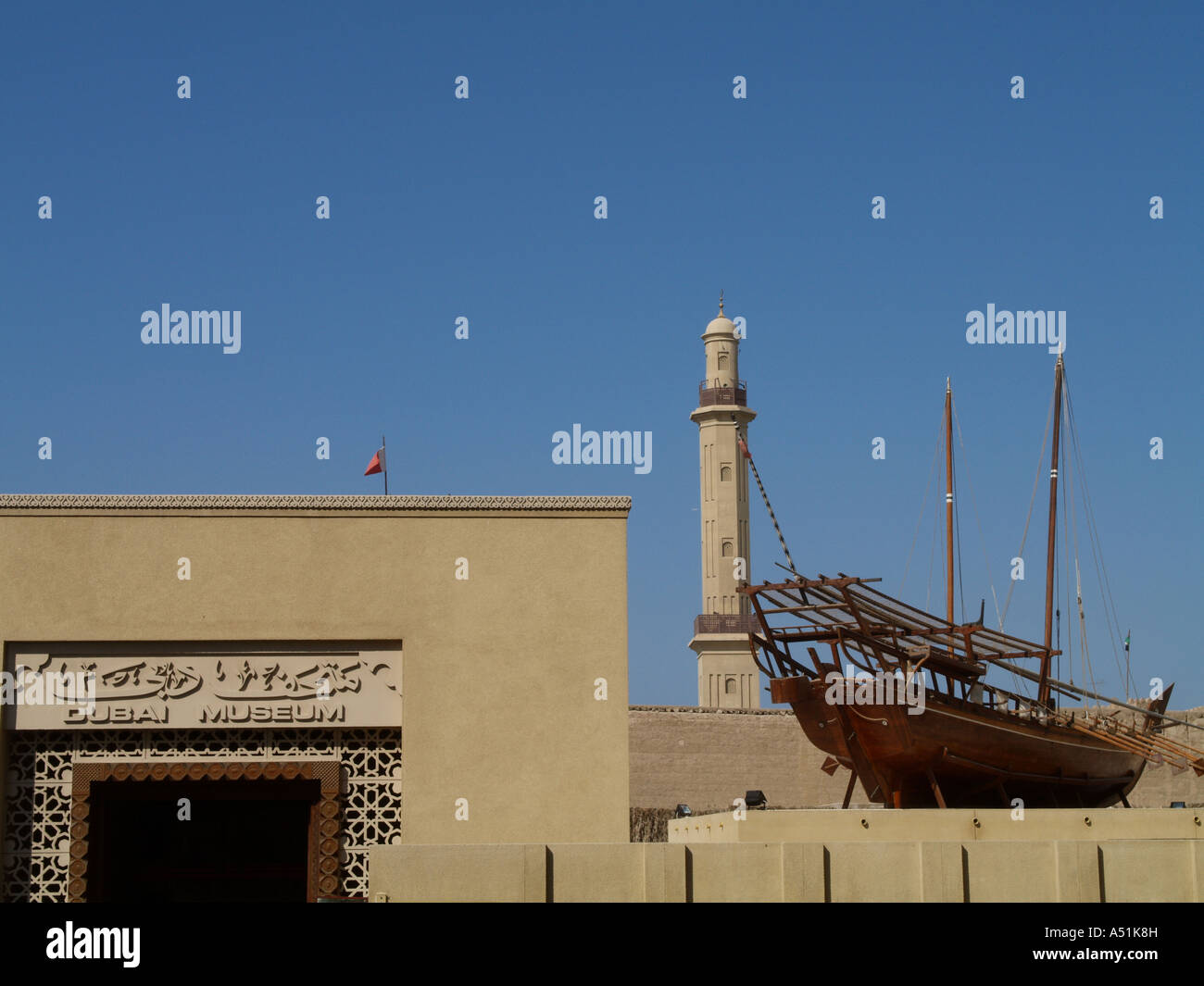Das Dubai Museum, traditionelle Holzschiff, Dau, Moschee Stockfoto