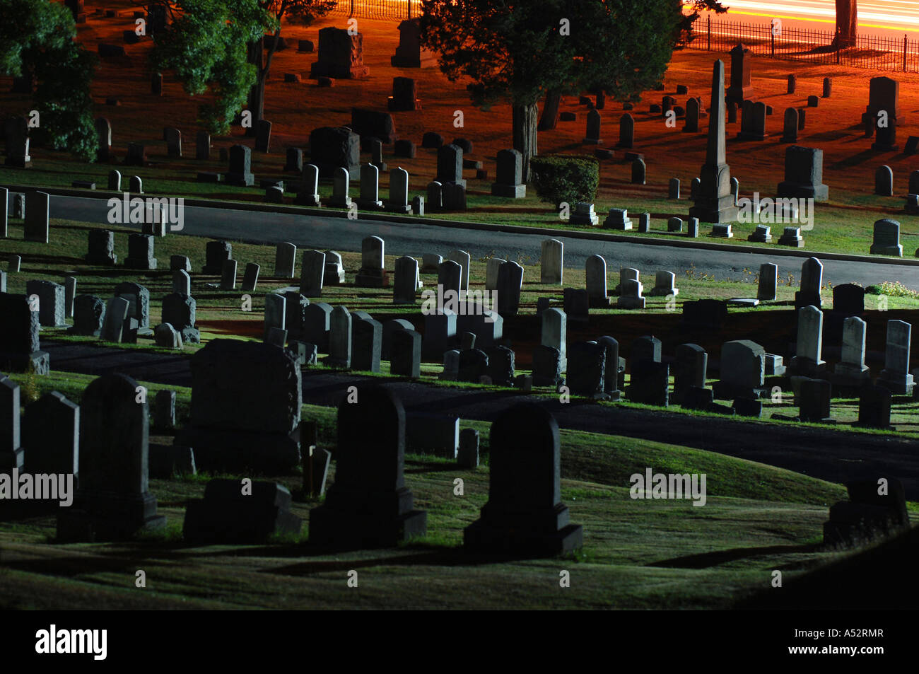 Dramatischen nächtlichen Friedhof-Szene; vollständige Beschreibung unten. Stockfoto