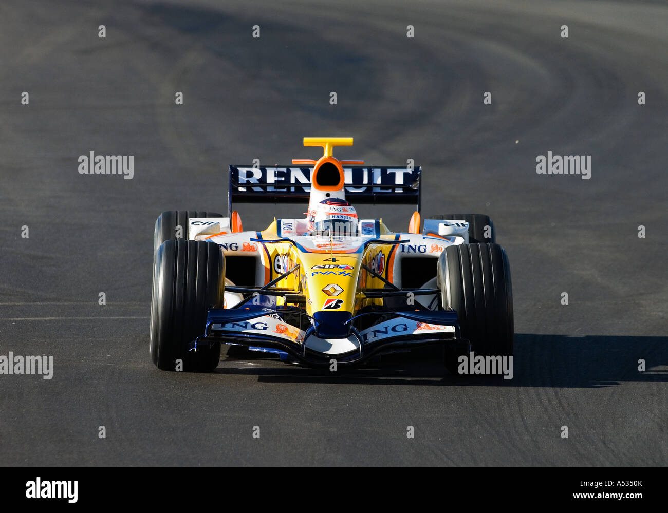 Heikki Kovalainen (FIN) in der Renault R27 während Formel1 Tests Sitzungen im Februar 2007 Stockfoto