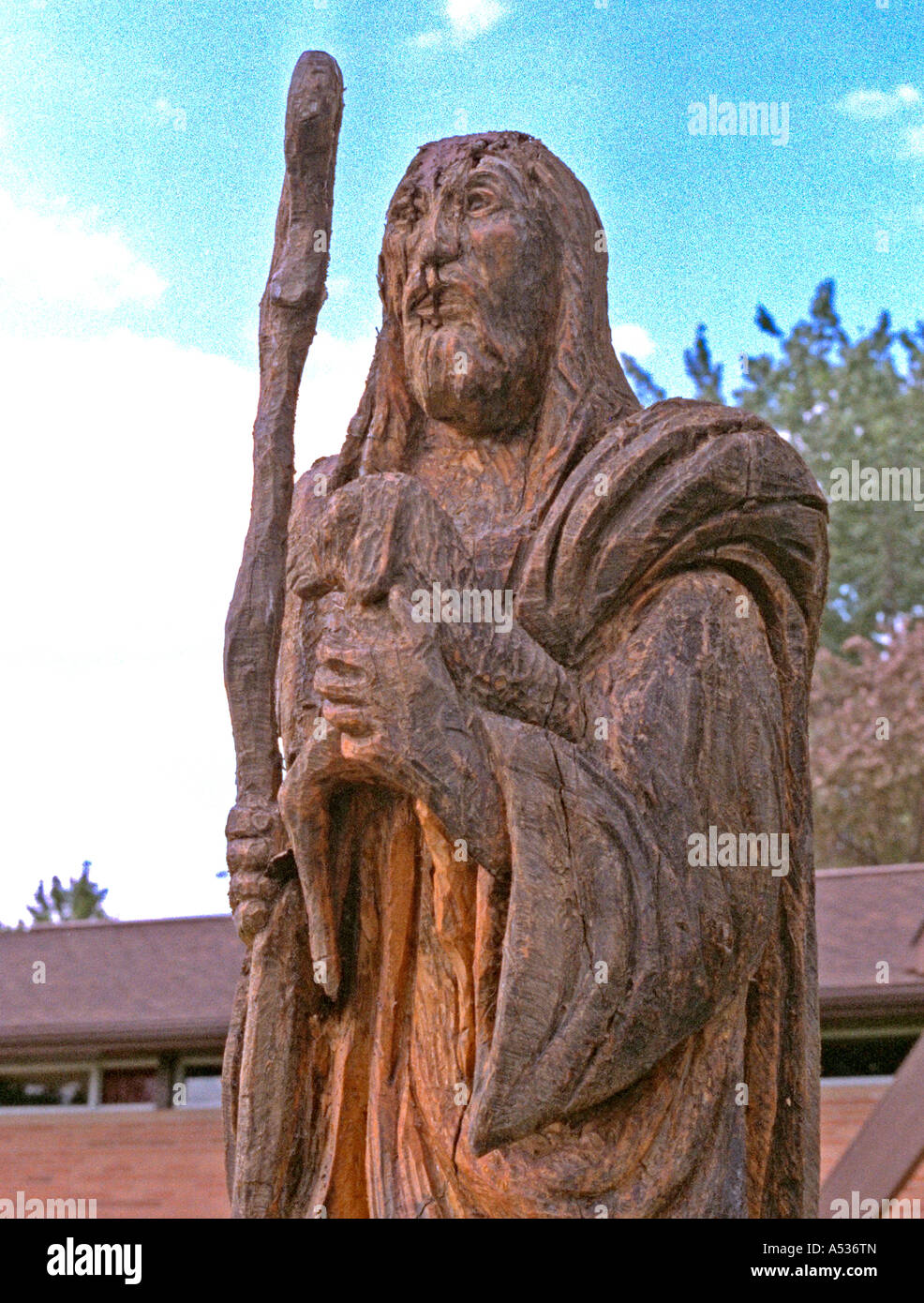 Skulptur von Jesus der gute Hirte ein Lamm zu halten. Redwood Falls Minnesota USA Stockfoto