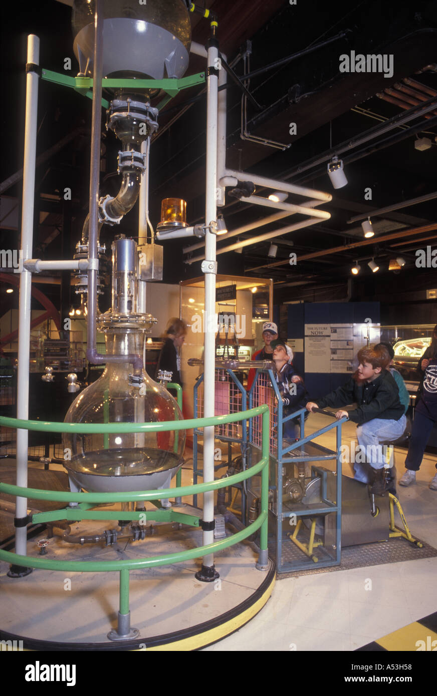 Kanada Ontario Toronto Kinder hausieren Wasser Turbine Display Ontario Science Centre Stockfoto