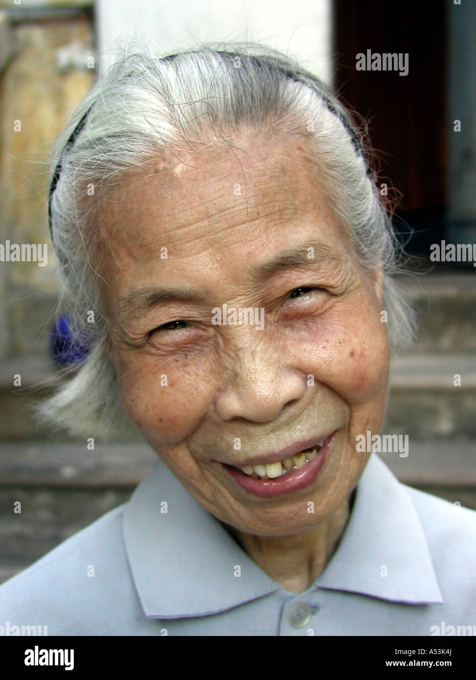 Painet ha1183 7245 ältere Frau lächelnd China Unbeflecktes Herz Schwestern Jiangmen Land entwickeln Nation wirtschaftlich Stockfoto