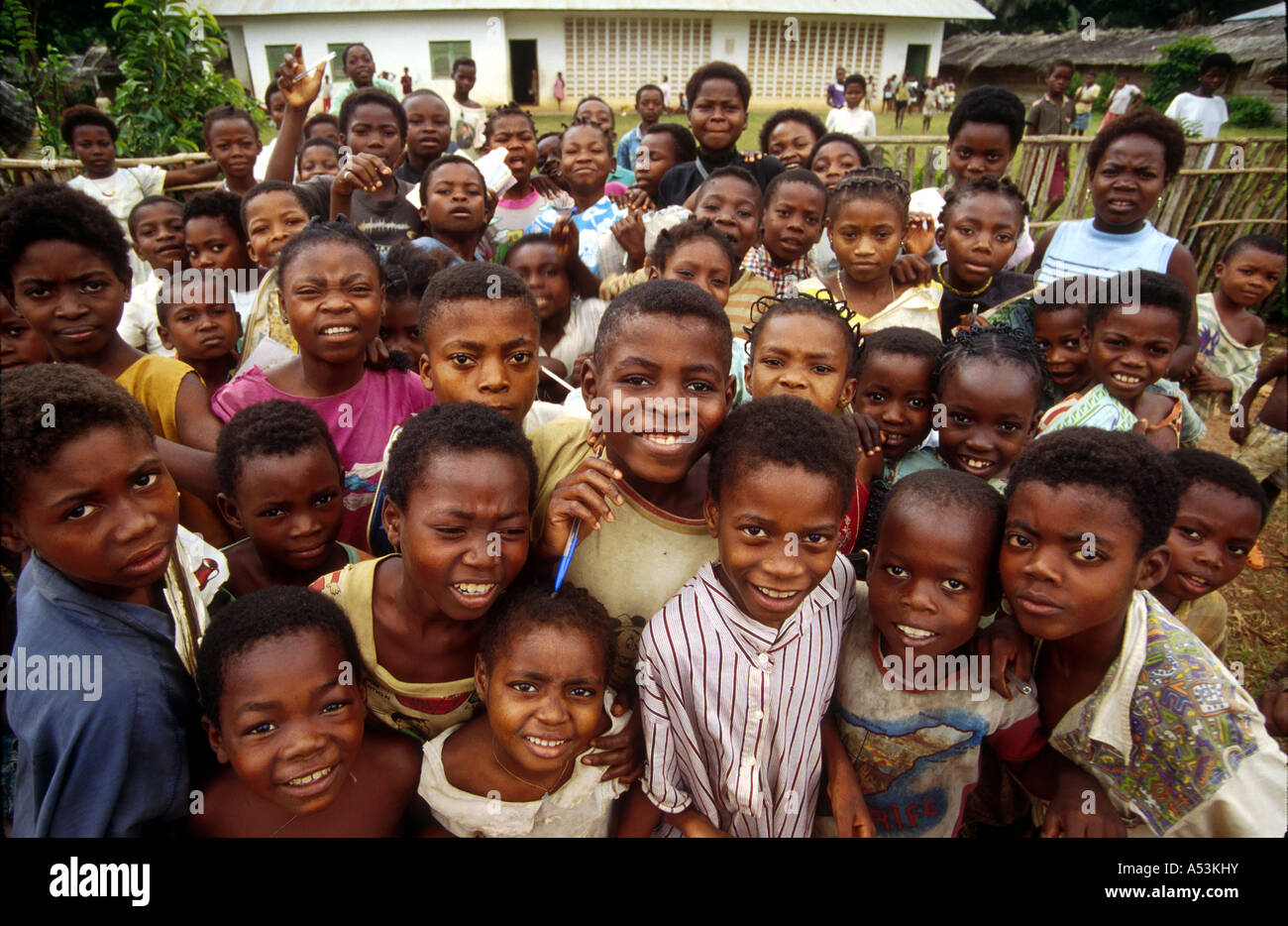 Painet ha1549 3117 Äquatorialguinea Kinder vorne Schule Land entwickelt Nation weniger wirtschaftlich entwickelten Kultur Stockfoto