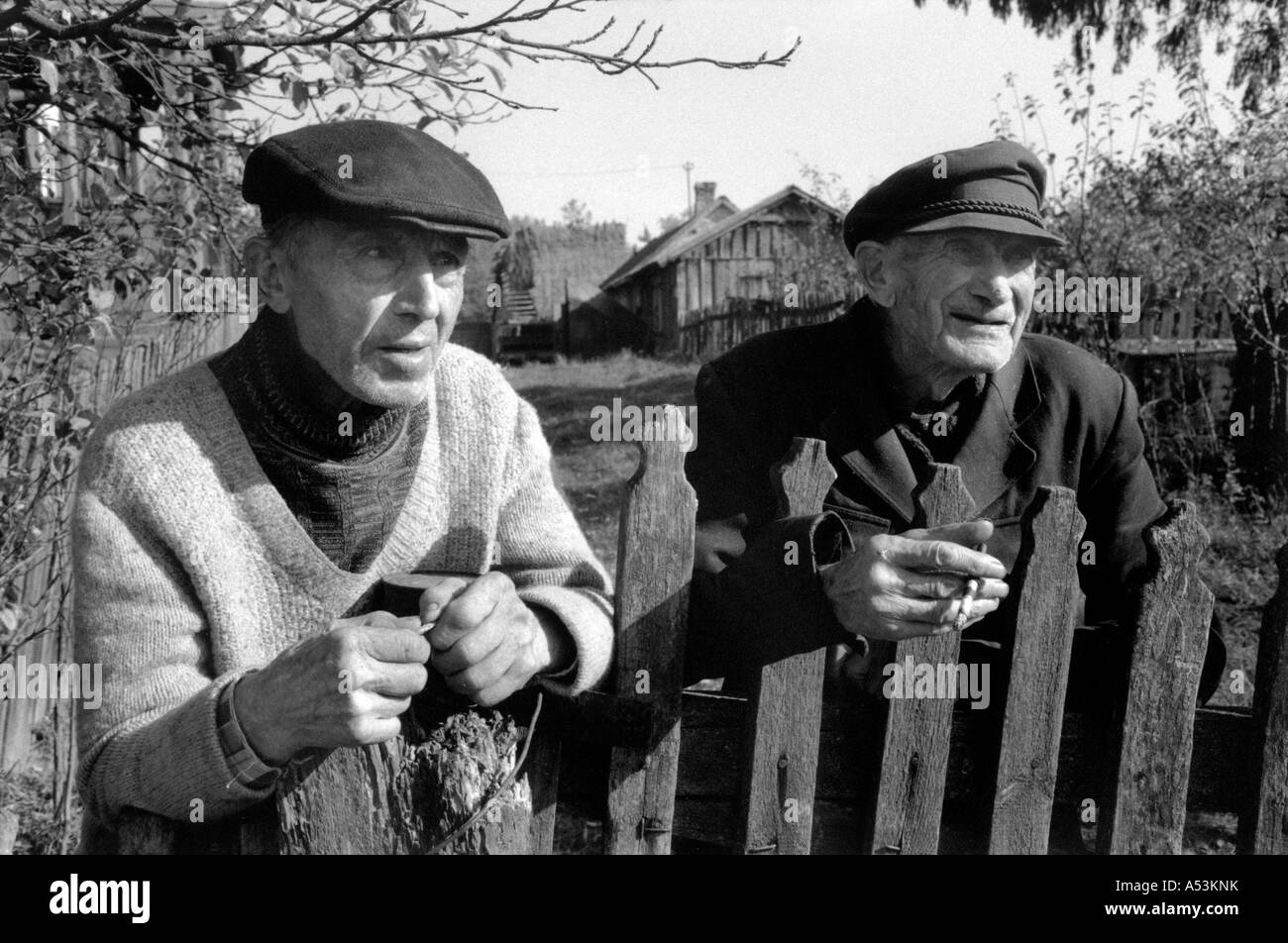 Painet ha1301 101 schwarz-weiß Altern alte Männer ländlichen Gegend Polen Land entwickeln Nation weniger wirtschaftlich entwickelten Stockfoto