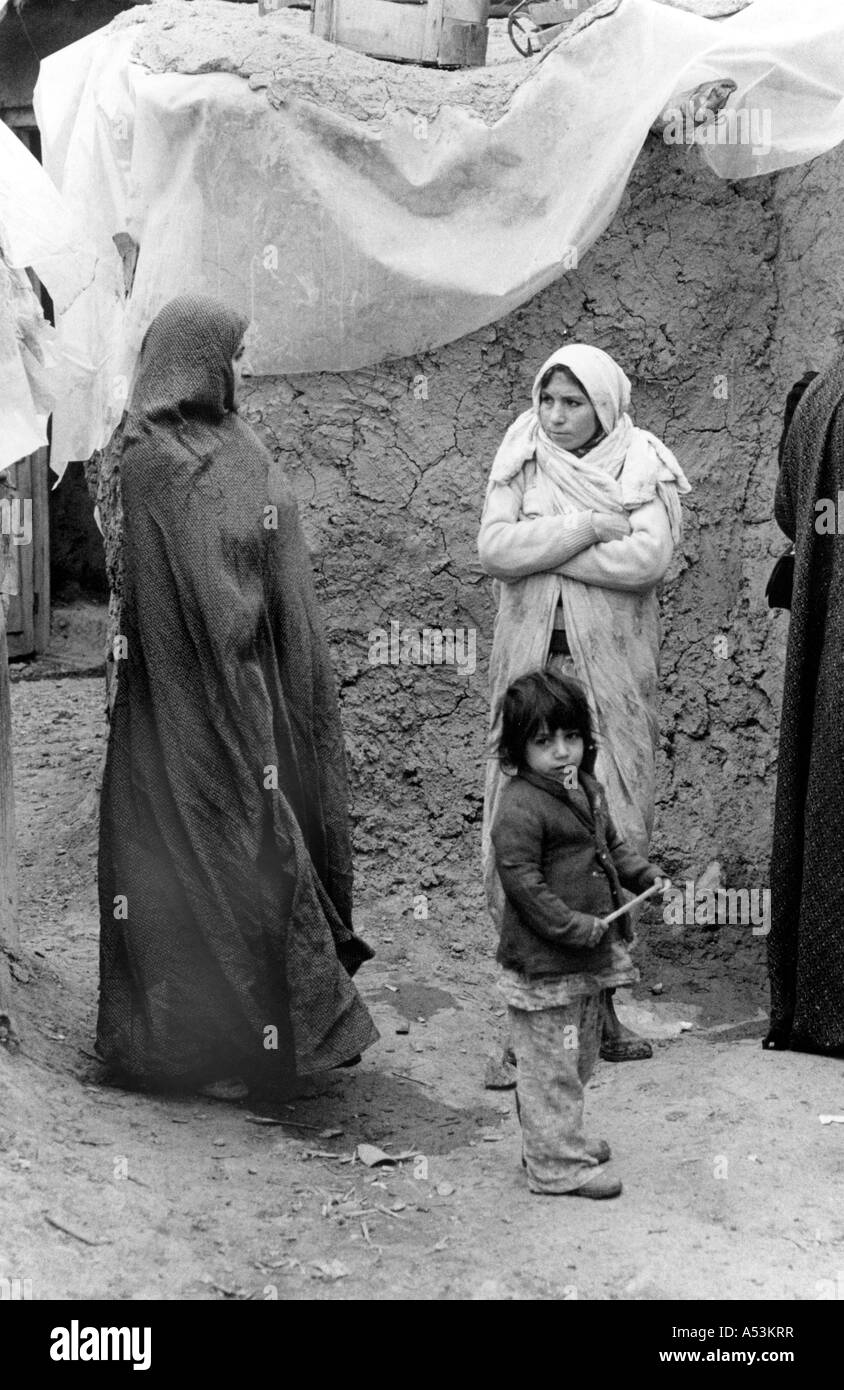 Painet ha1314 114 schwarzen und weißen Frauen Islam Bewohner Hausbesetzer Siedlung Teheran Iran Land entwickeln Nation weniger Stockfoto