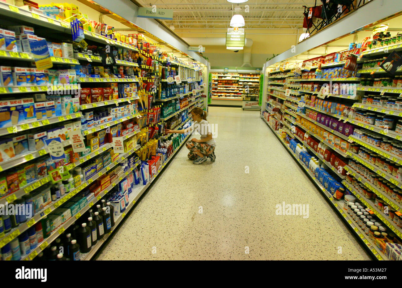 Einkaufsmöglichkeiten Supermarkt Gang Stockfoto