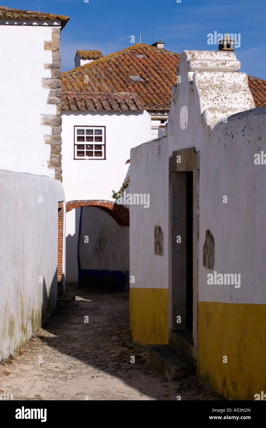 Typische Gasse in Óbidos - Portugal Stockfoto