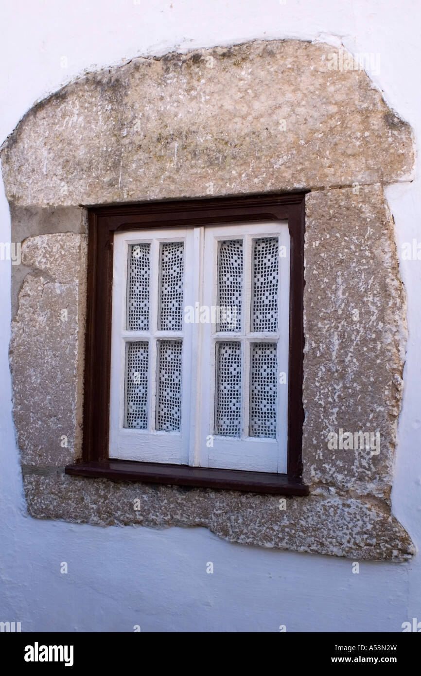 Typische Fenster in Óbidos - Portugal Stockfoto
