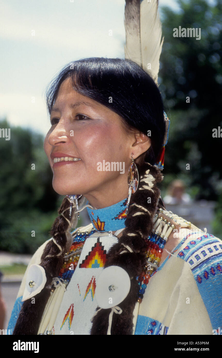 Portrait Of Native American, Lacota Souix indische Woman.Taken auf einem Powwow In Denver Colorado, USA. Stockfoto