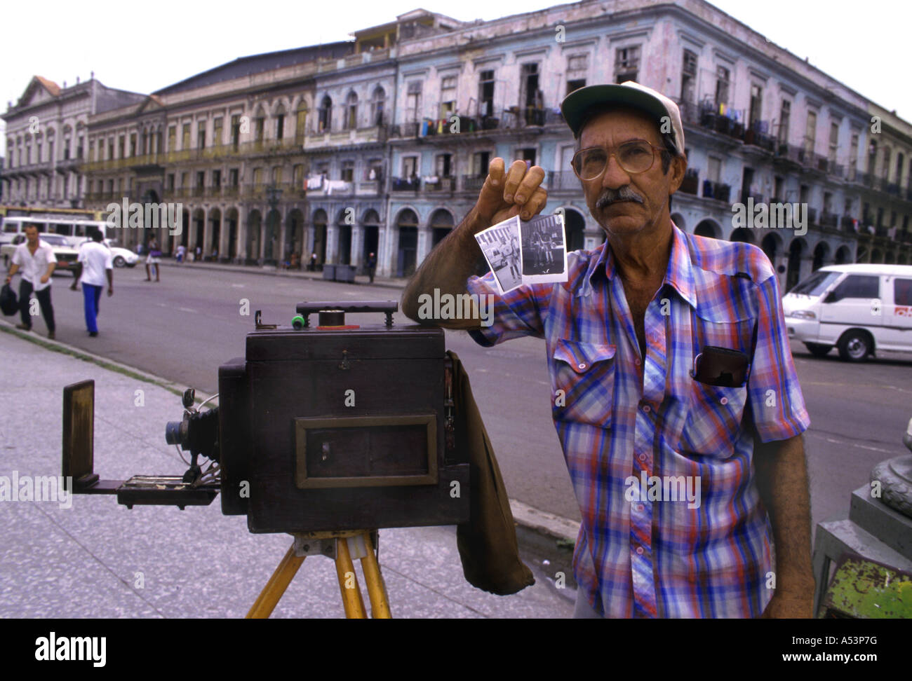 Painet ha1669 3364 Medien Straßenfotograf arbeiten Havanna Kuba Land entwickeln Nation weniger wirtschaftlich entwickelten Kultur Stockfoto