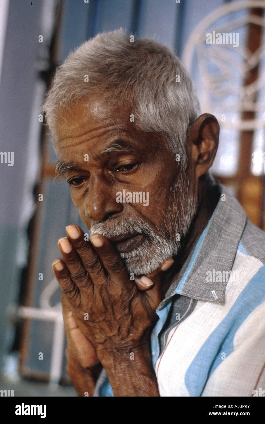 Painet ha1723 3489 älterer Mann Aging Gesundheitskliniken für geistig Behinderte Catholicrun Trichur Kerala Indien Land Stockfoto