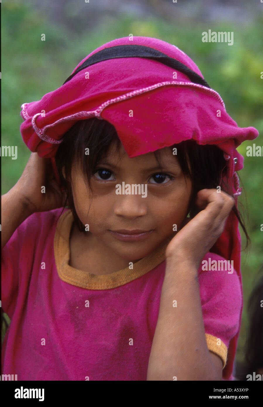 Painet ha2299 5121 Guatemala Kinder Mädchen Trionfo Vertriebenen Lager Land entwickeln Nation weniger wirtschaftlich Stockfoto