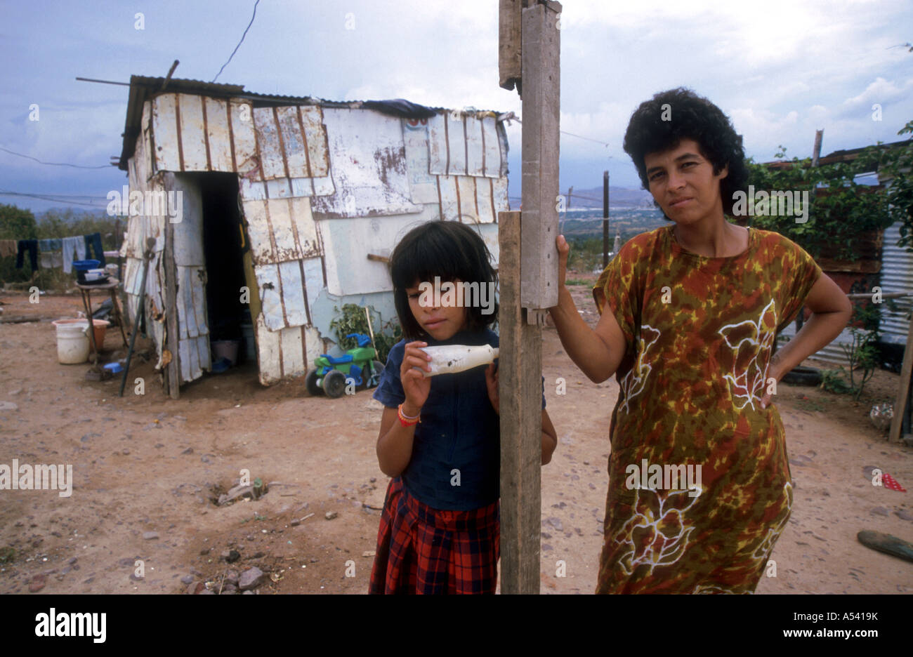 Painet ha2438 5268 Venezuela Armut Mutter Kind vorne Barquisimeto Heimatland Entwicklungsland weniger wirtschaftlich Stockfoto