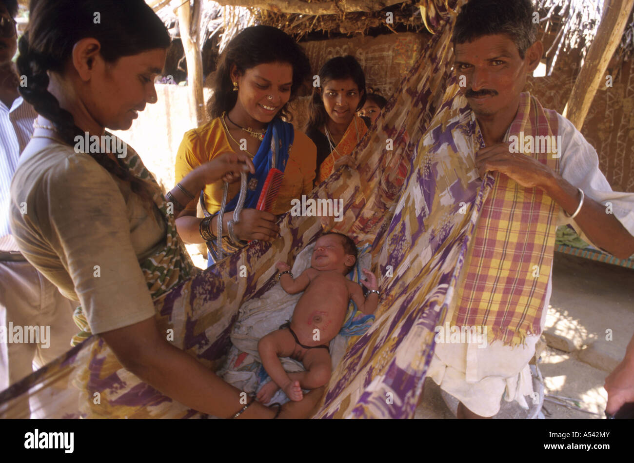 Painet ha2523 5359 Indien Frauen Mutterschaft Familie junges Baby Land sich entwickelnde Nation entwickelt wirtschaftlich Kultur. Stockfoto