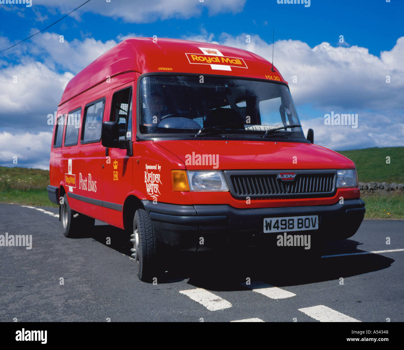 Ländliche Royal Mail-Post-Bus, North Tyne Valley, Northumberland, England, UK. Stockfoto