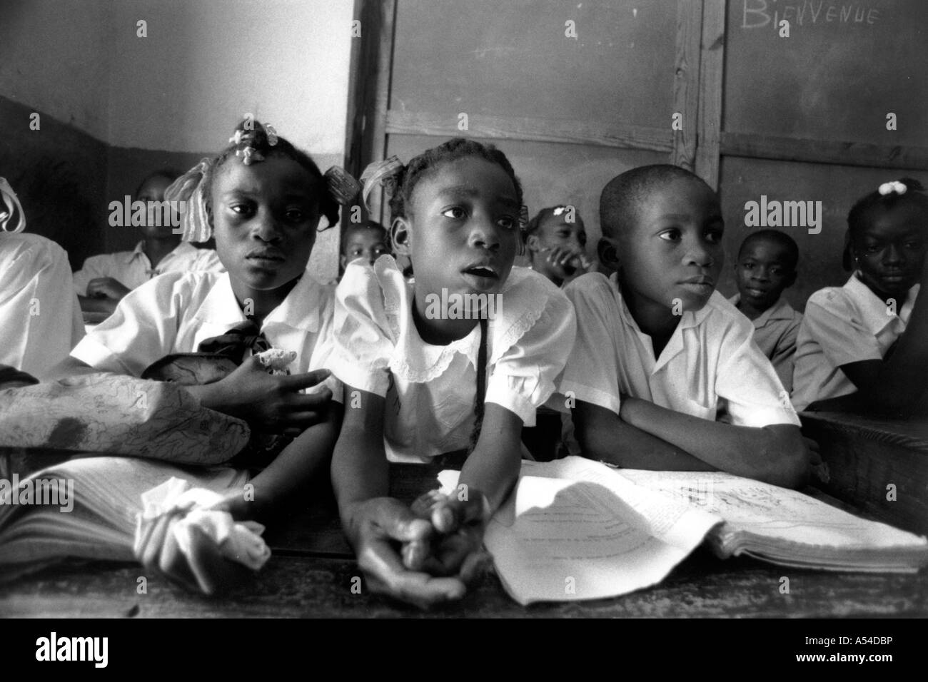 Painet hn1950 525 Mädchen Schulen Schülerinnen und Schüler Portauprince Haiti Land entwickeln Nation weniger ökonomisch entwickelt Stockfoto