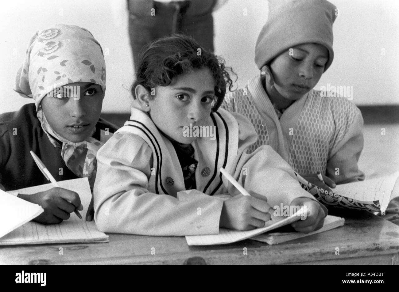 Painet hn1951 528 schwarz-weiß Schulen Mädchen Schule Kessarine Tunesien Land sich entwickelnde Nation weniger wirtschaftlich Stockfoto