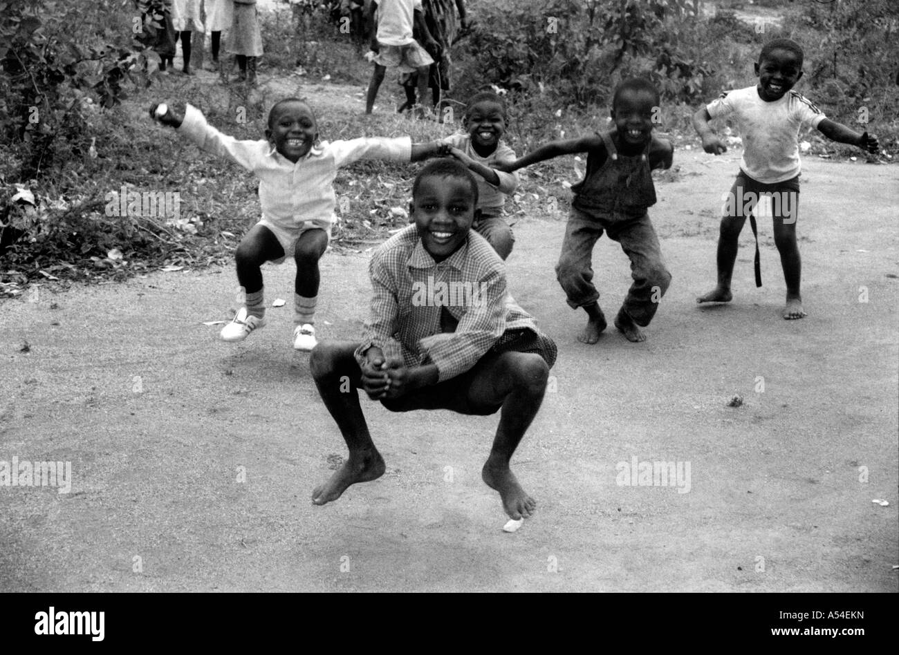 Painet hn2026 718 schwarz / weiß Kinder Hutu burundischen Flüchtlingen Camp Butare Rwanda Land entwickeln Nation weniger Stockfoto