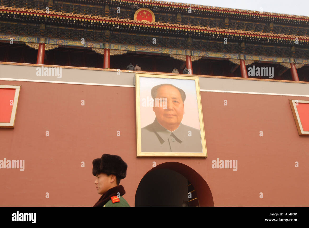 Verbotene Stadt chinesische Armee Porträt Mao Zedong Soldaten Tiananmen Stockfoto