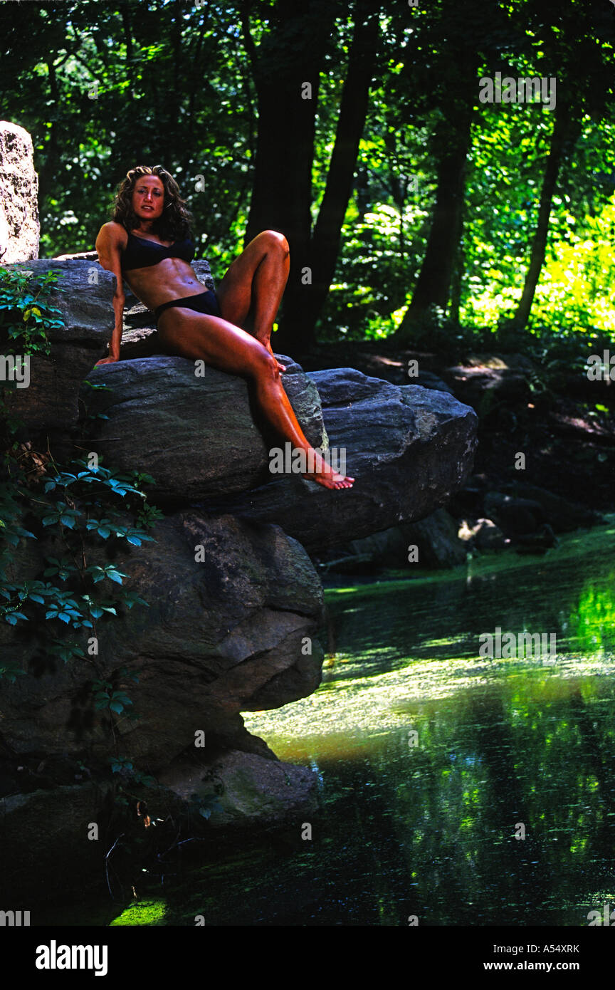 Bodybuilderin posiert in Central Park New York Stockfoto