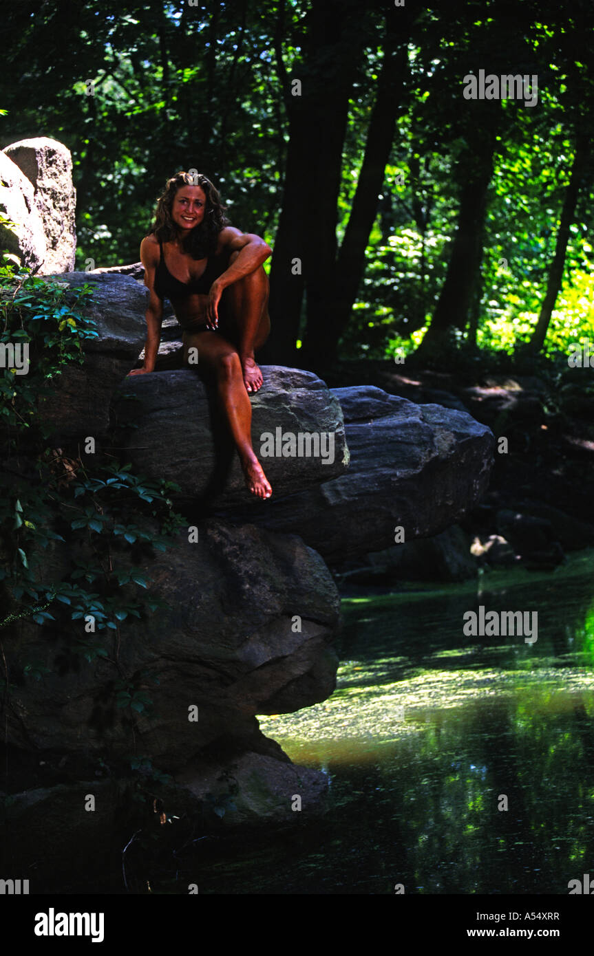 Bodybuilderin posiert in Central Park New York Stockfoto